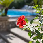 Sorrento Luxury Hotel *
