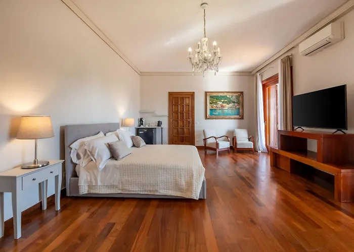 Sorrento Luxury Hotel *