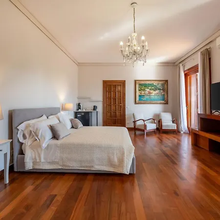 Sorrento Luxury Hotel *